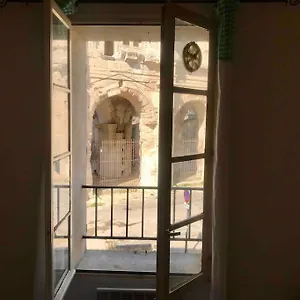 Face Aux Arenes Arlés